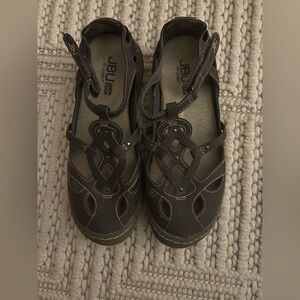 JBU By Jambu Women’s Sz 7M Grey & Black Memory Foam Sz 7M Sporty Rugged Sandals